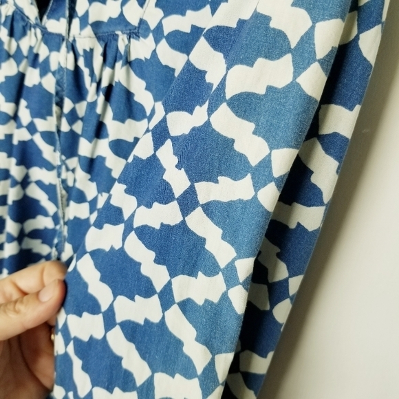 J. Crew Peasant Top Tie Neck Blue White Geometric Design‎ Cotton Size 10 EUC - Picture 8 of 12